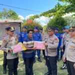 Jejak Bhayangkara di Ujung Negeri: Kapolres Natuna Serahkan 100 Paket Sembako untuk Warga Serasan