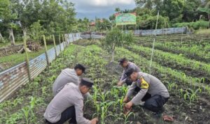 Polsek Daik Lingga Tanam Harapan di Tengah Hutan Sosial