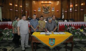 DPRD Asahan Setujui Ranperda Perubahan APBD Tahun Anggaran 2025 DPRD Asahan Setujui Ranperda Perubahan APBD Tahun Anggaran 2025