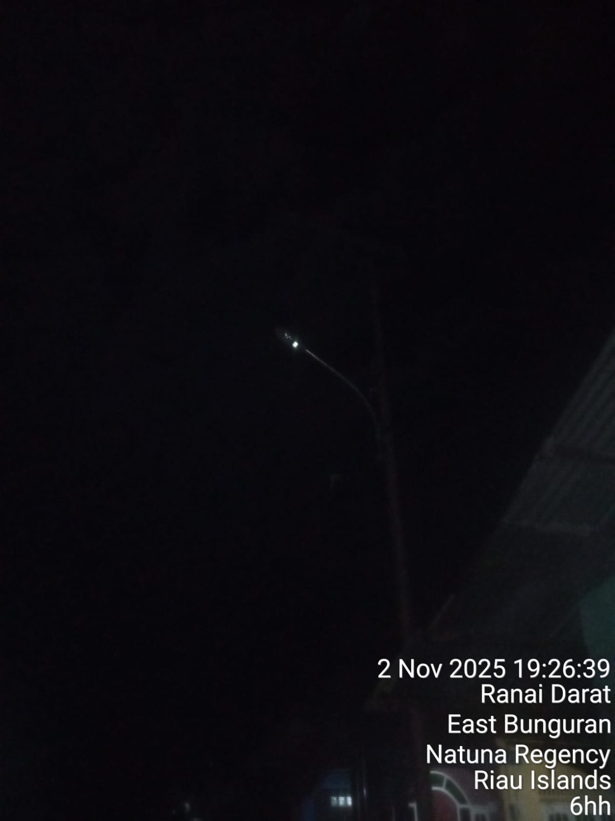 Katanya Natuna Maju, Tapi Jalan Masih Gelap Katanya Natuna Maju, Tapi Jalan Masih Gelap