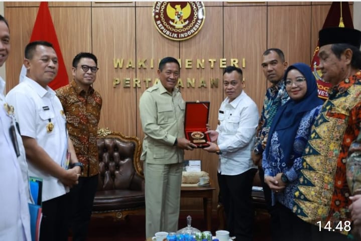 Menjaga Pertahanan, Menggerakkan Ekonomi: Ikhtiar Lingga Mengharmonikan PSN dan Lahan Menjaga Pertahanan, Menggerakkan Ekonomi: Ikhtiar Lingga Mengharmonikan PSN dan Lahan Latihan TNI