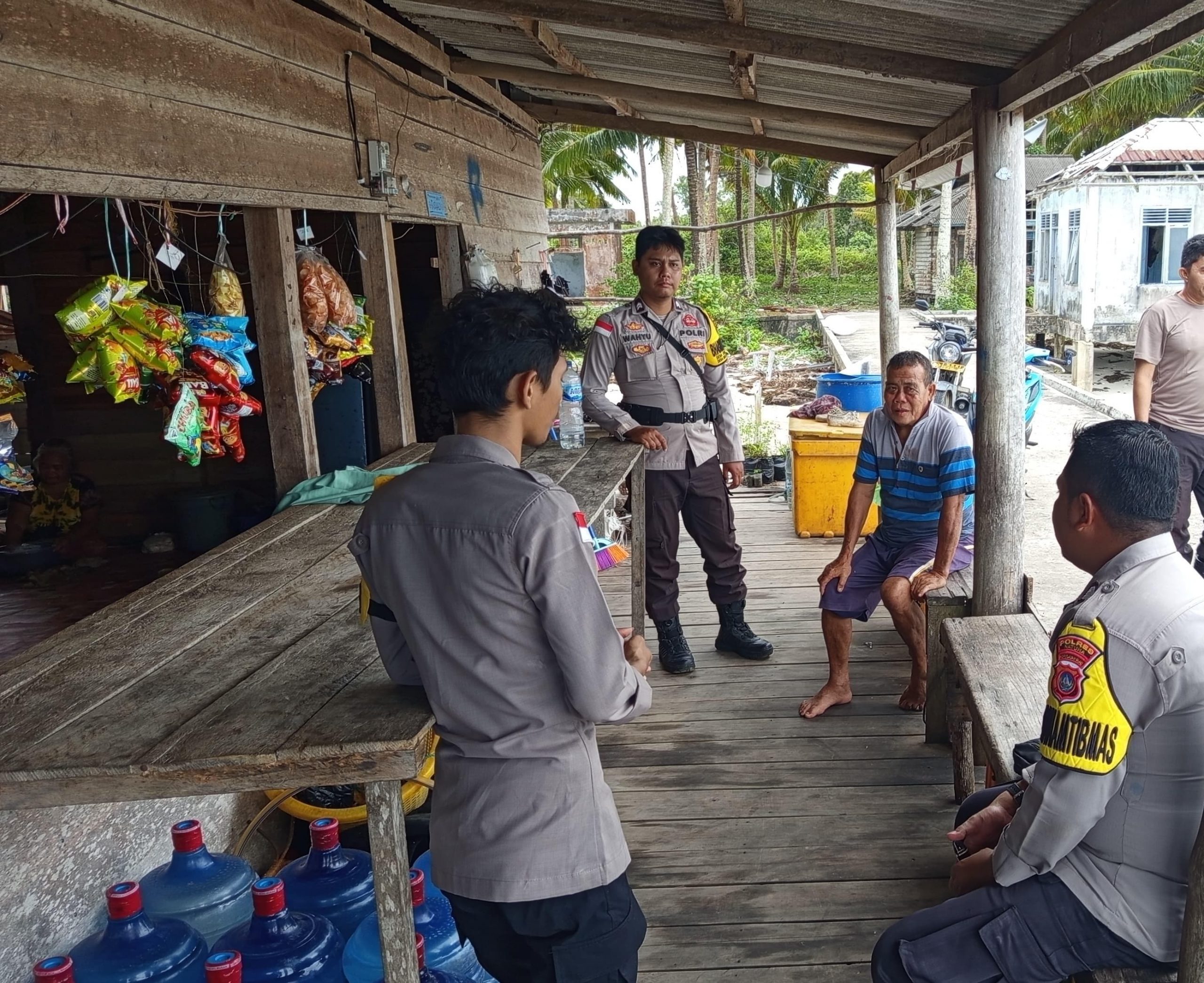 Merawat Keamanan dari Desa, Kehangatan Sambang Bhabinkamtibmas di Kelarik